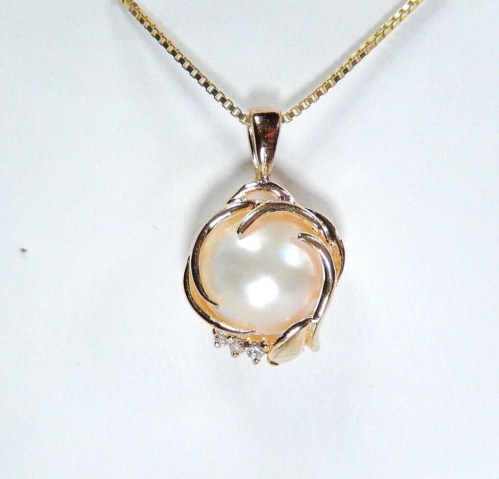 *VINTAGE*  14k Yellow Gold 12mm Mabe Pearl & 3 Diamond Pendant w/18"chain