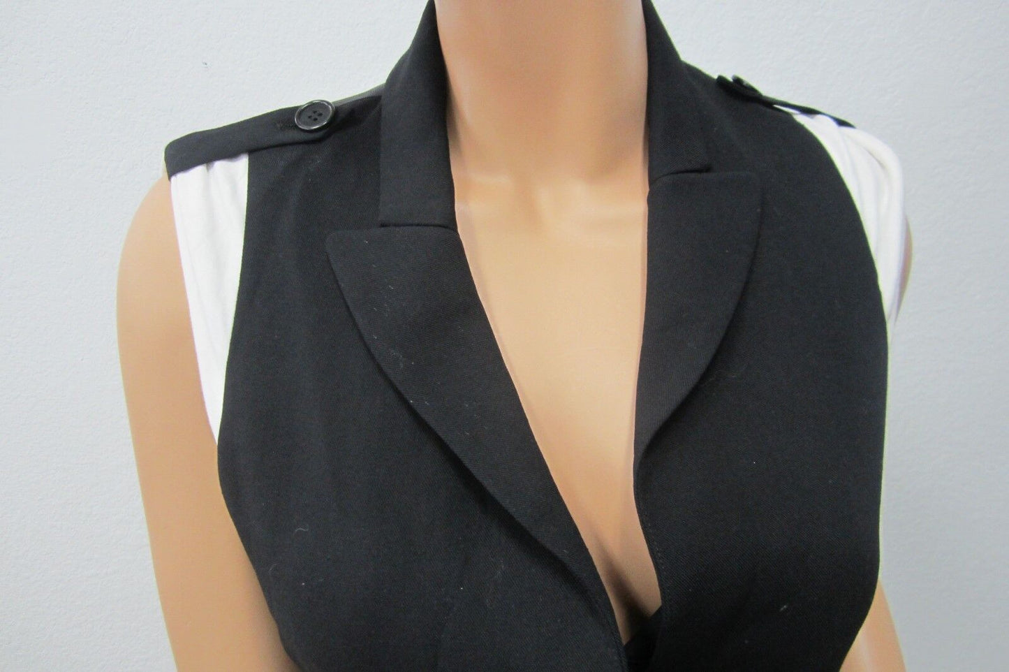 VERY CUTE Womens BCBG Max Azria Sleeveless Black Vest Jacket Sz Small