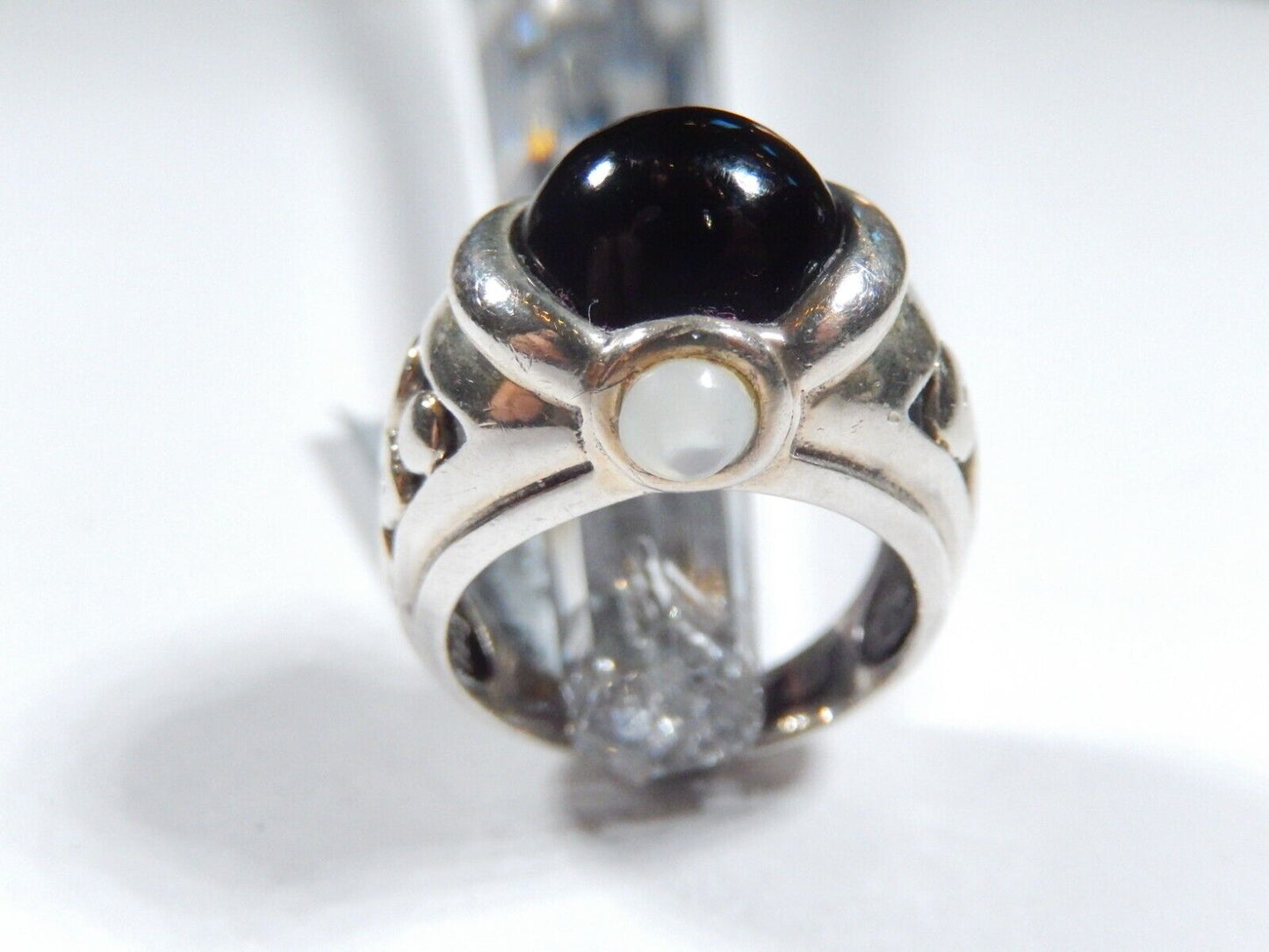VINTAGE STERLING SILVER 925 MOTHER OF PEARL /BLACK ONYX RING Size 5.25