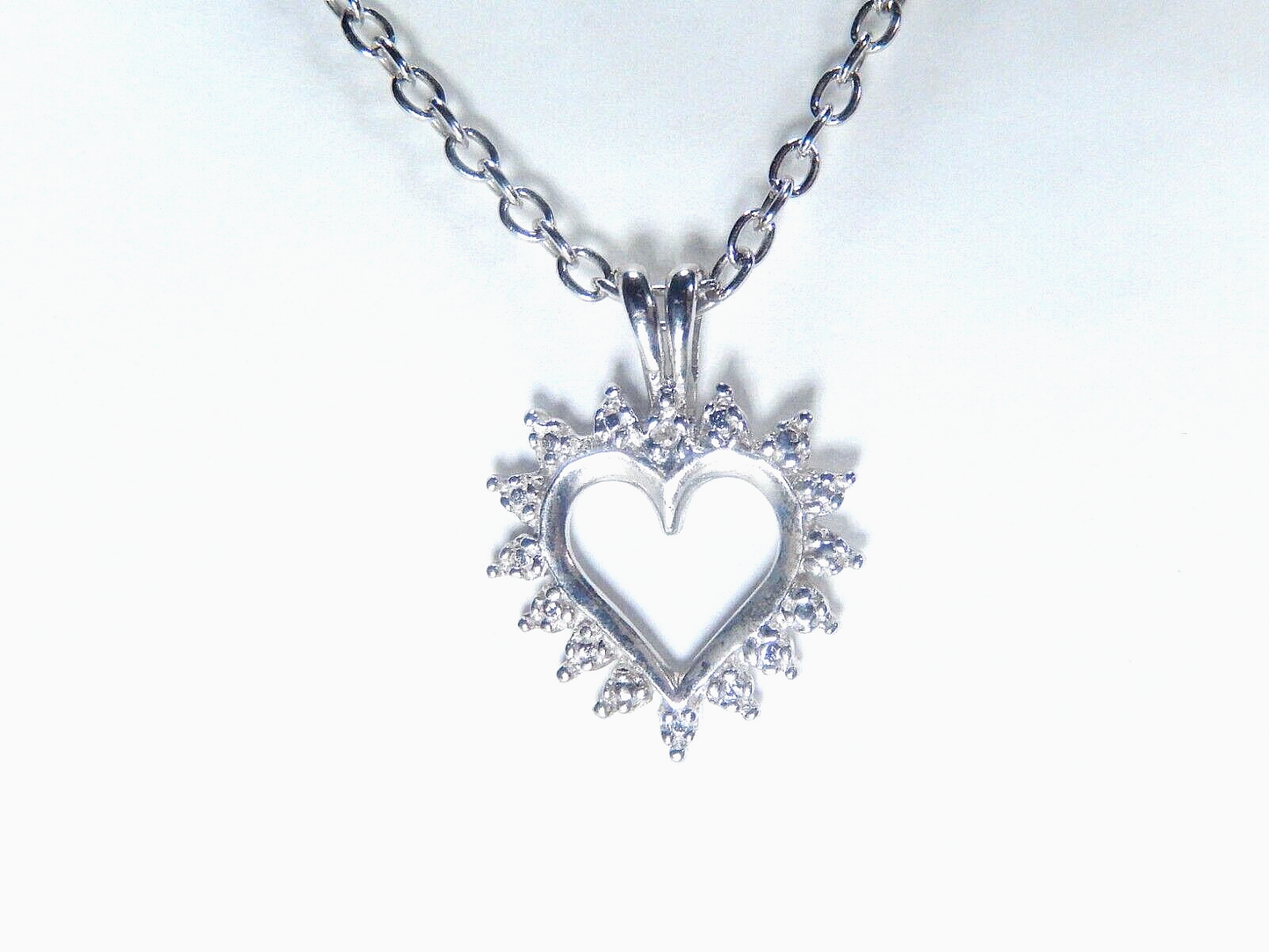*VINTAGE*  10Kt White Gold Diamond  Heart Pendant w/18"chain