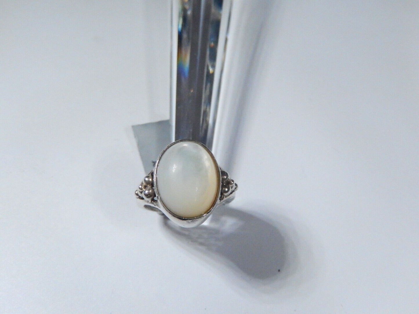 *WINTAGE* 925 Sterling Silver 14mm x 10 Oval Mother-of-Pearl  Ring Size 6