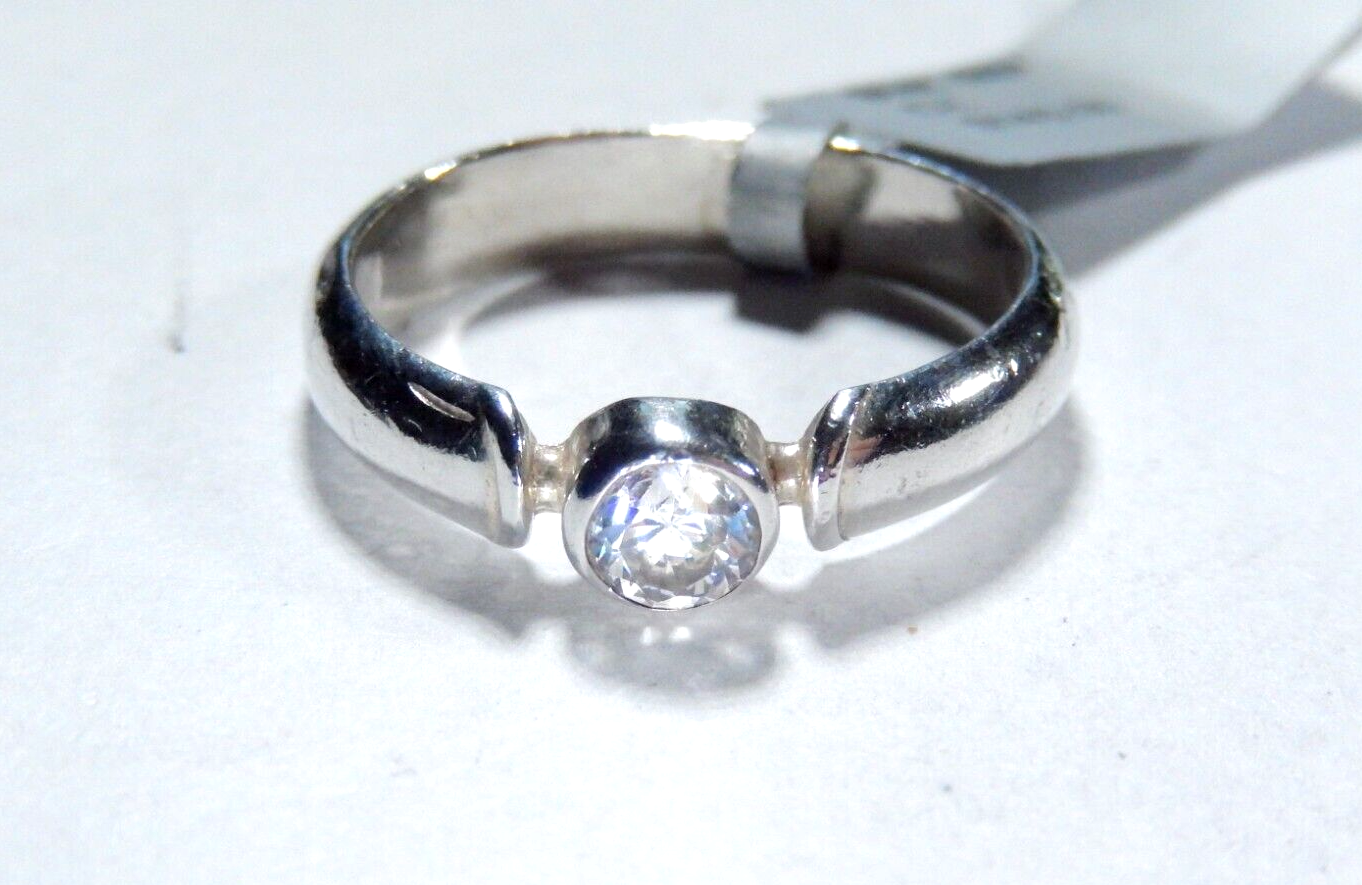 *VINTAGE* Sterling Silver 1/4 CT Cubic Zirconia Bezel Solitaire Wedding Ring Sz7