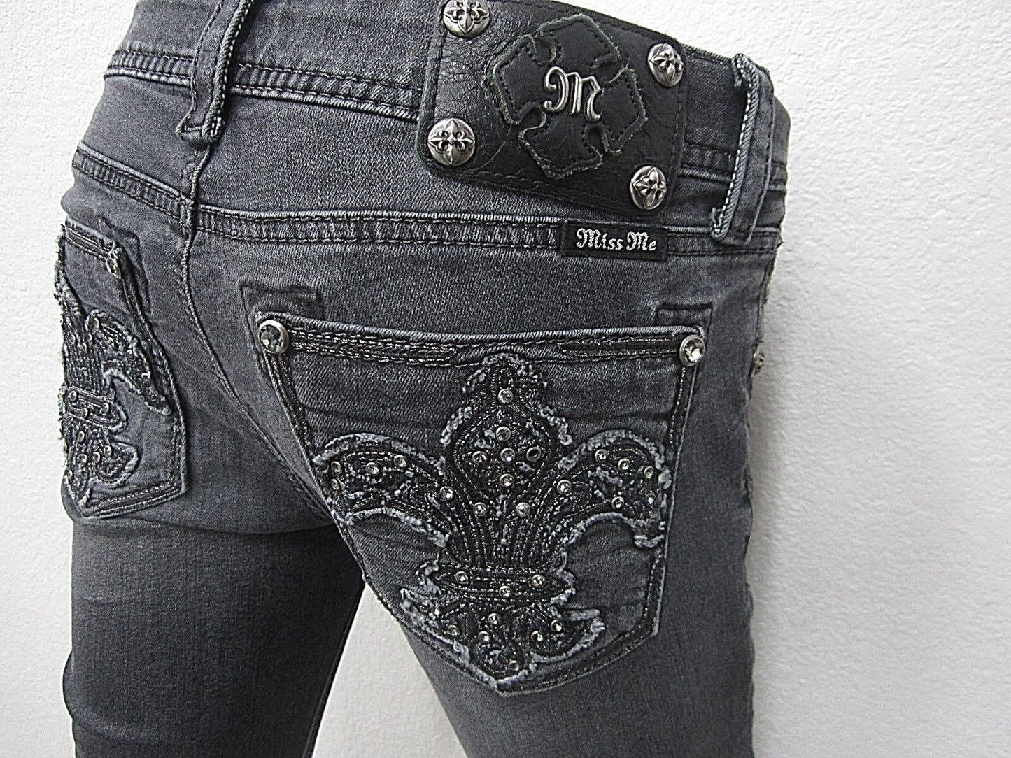 NEAR MINT Miss Me Skinny Jeans Black / Gray Fleur De Lis Pockets  Size 27 x 31