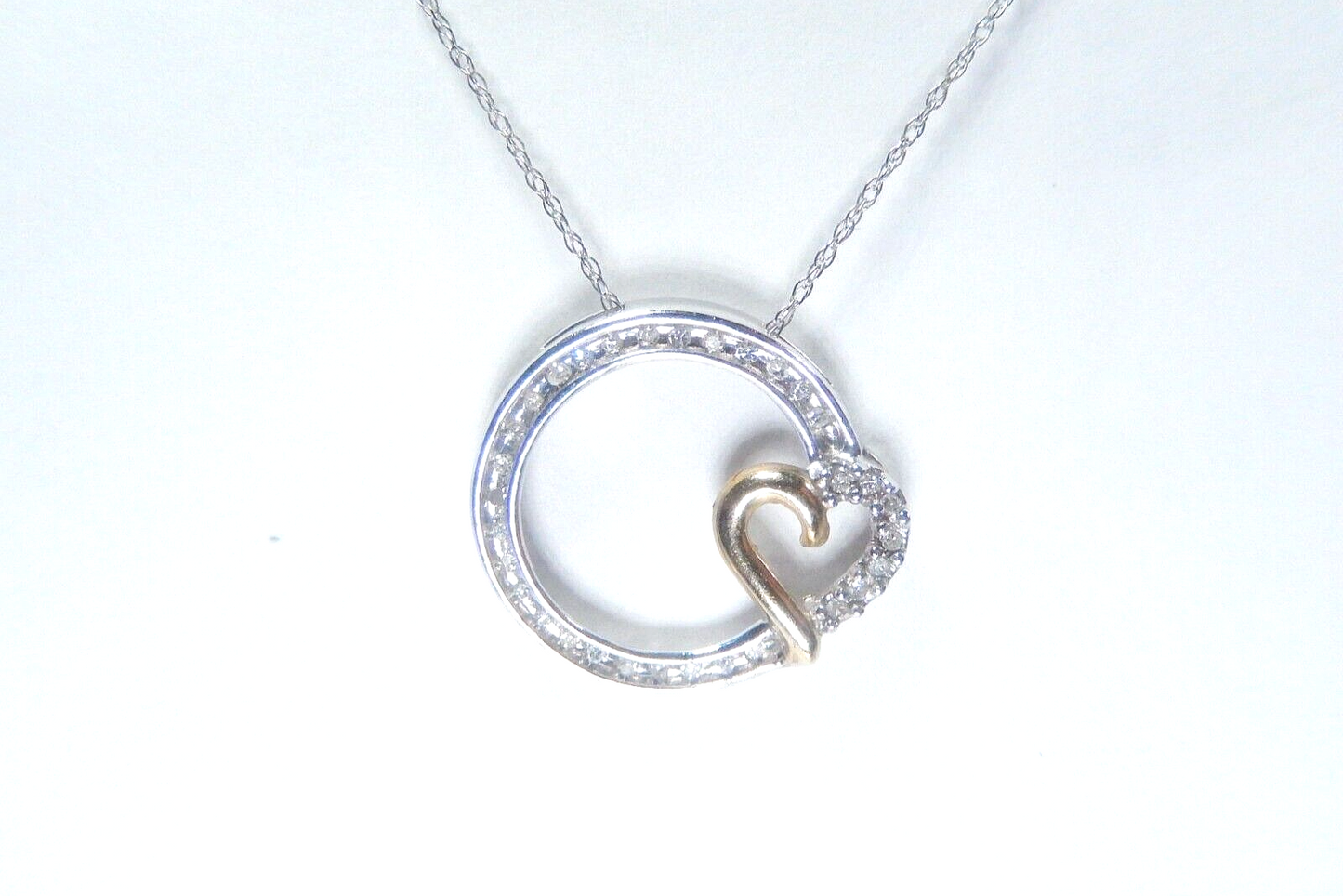 10K TWO-TONE GOLD 1/3CT ROUND DIAMOND HEART CIRCLE PENDANT 18" NECKLACE