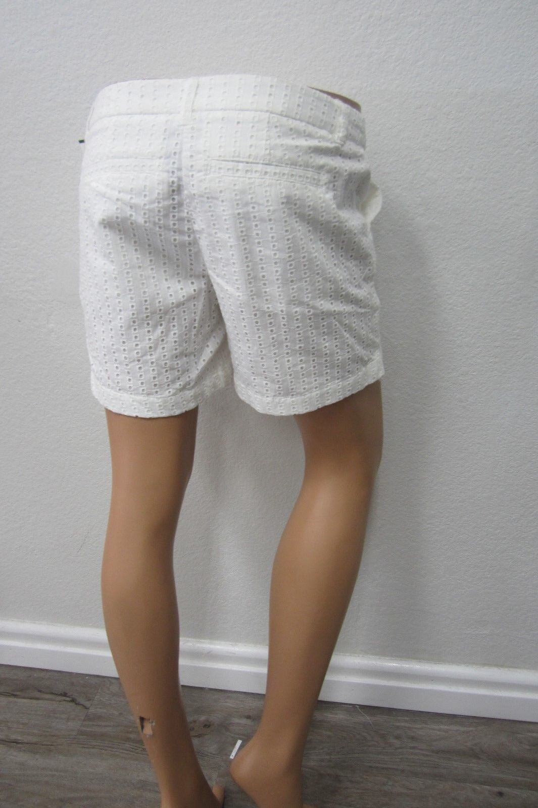 *NWT* MERONA women's textured cotton shorts  white 5" inseam Size 2