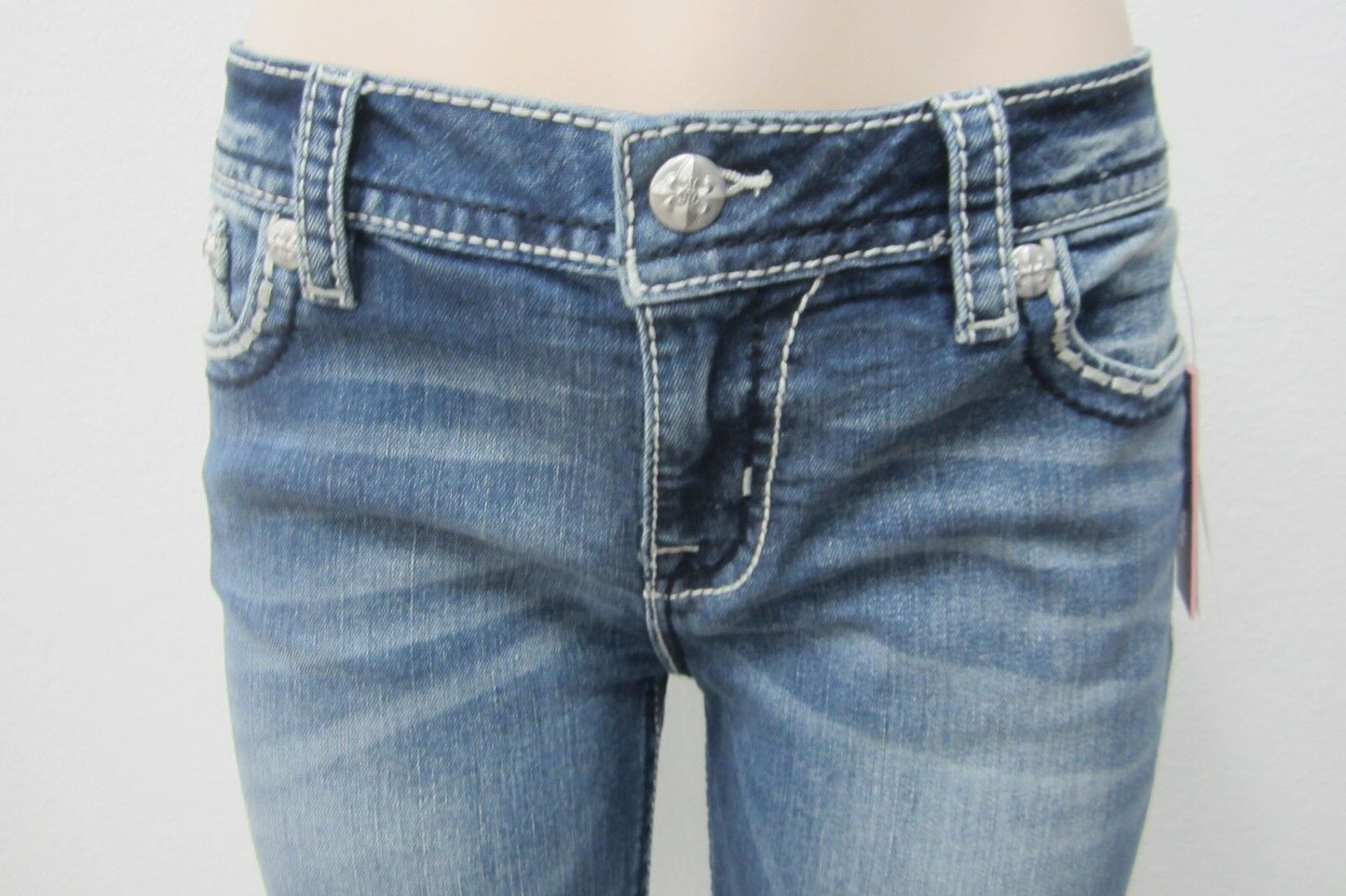 NWT Miss Me Jeans Cuffed Embellished Embroidered Pocket Capris M3153P Sz 25 x 20