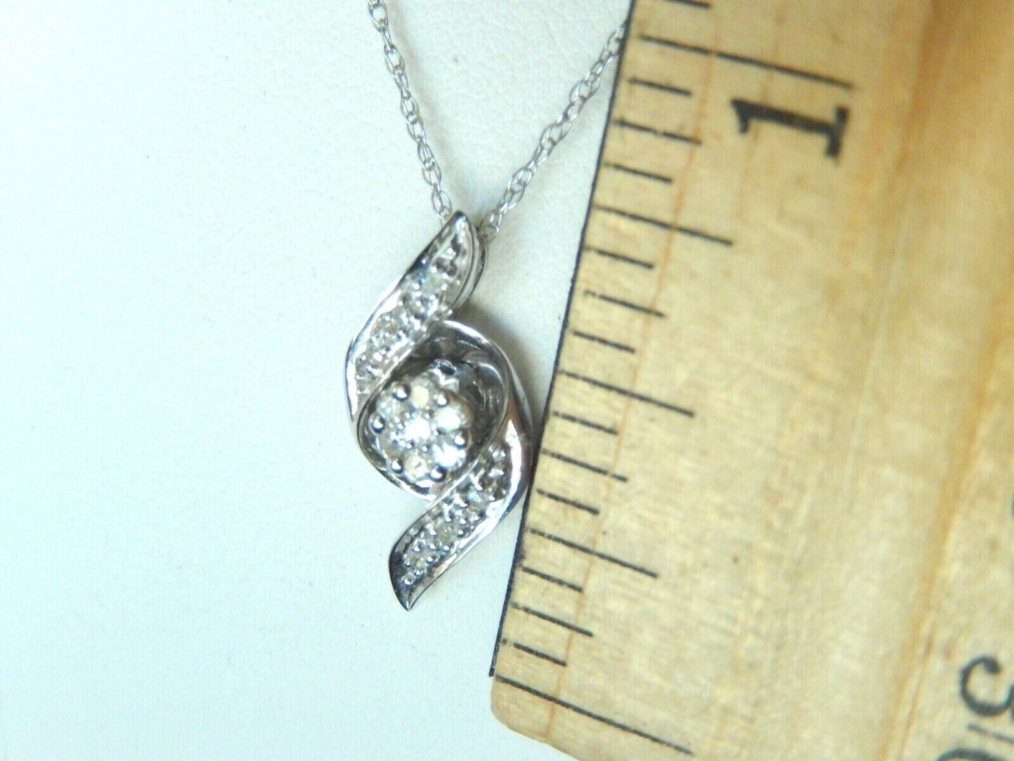 *VINTAGE* 10k White Gold Womens Diamond Cluster Fashion Pendant w/18" Chain