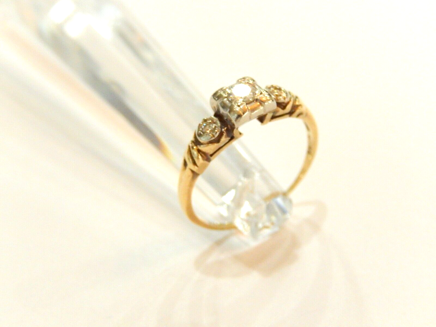 *VINTAGE* 14K Yellow Gold 1/4 CT  Round Cut Diamond Three Stone Engagement Ring