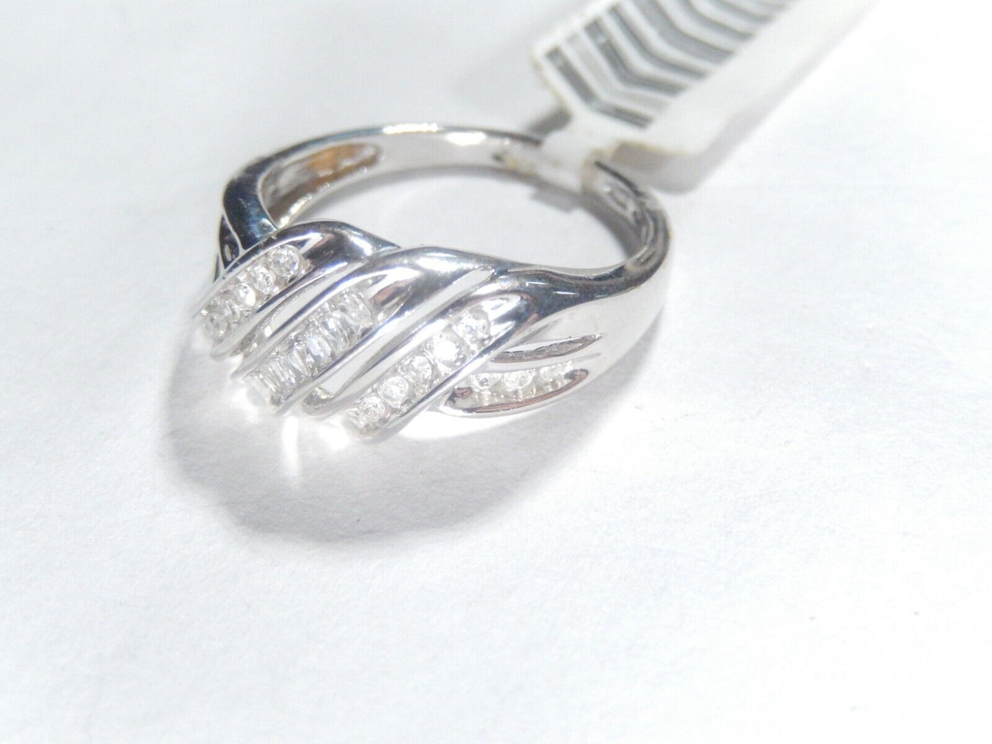 *NWT* 10K White Gold 1/4CT Round & Baguettes Natural Diamond Swirl Ring  Size 7