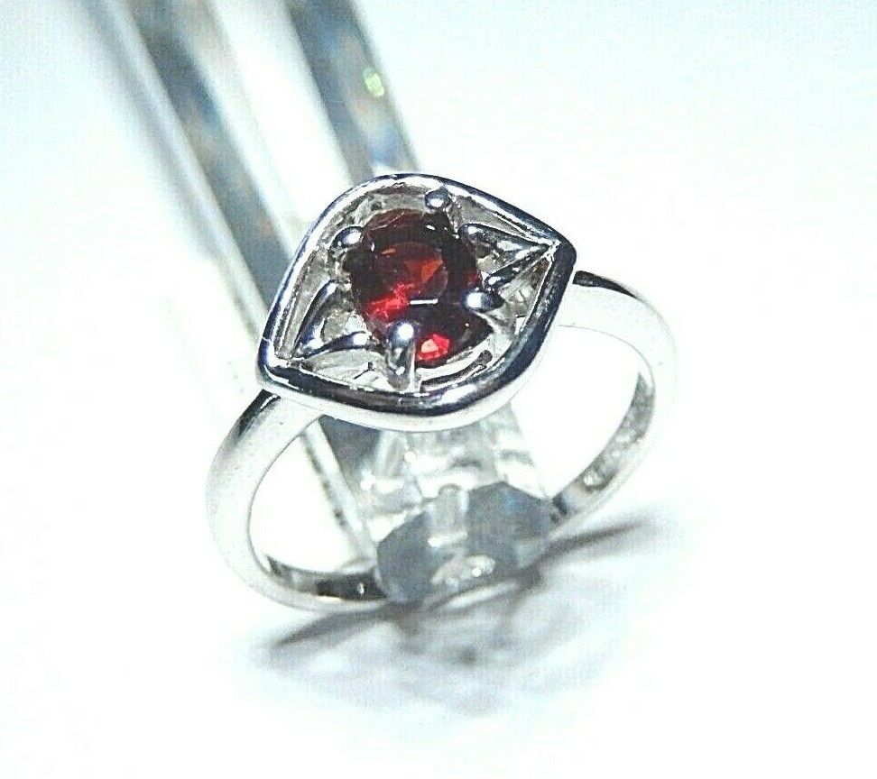 *NWT* 10K WHITE GOLD .50 CARAT OVAL GARNET SOLITAIRE RING  SIZE 6