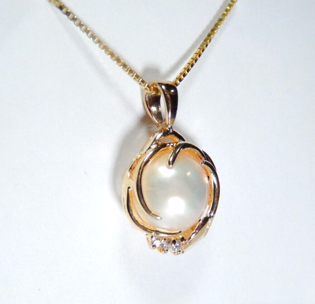 *VINTAGE*  14k Yellow Gold 12mm Mabe Pearl & 3 Diamond Pendant w/18"chain