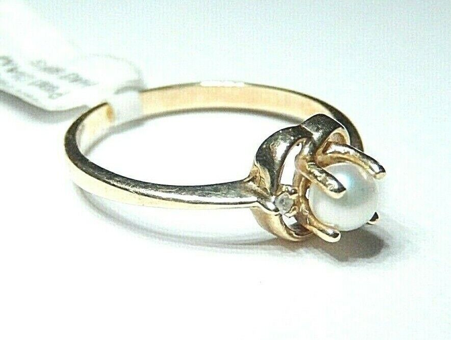 *VINTAGE* 10k Yellow Gold 4mm Real  Pearl & Diamond Ring Size 6.5