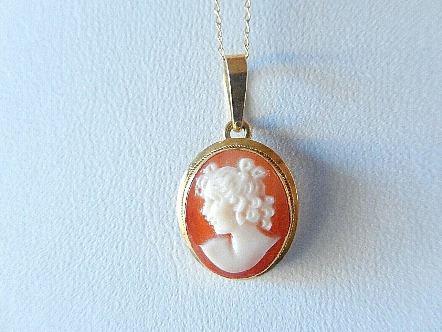 Vintage 18k Yellow Gold Carved Shell Cameo Pendant 5/8" x 1/2" W / 18" 10k Chain