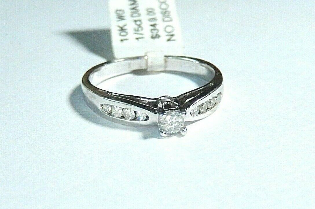 *NWT* 10k White Gold  Round Cut Natural Diamond Wedding Engagement Ring Size 6.5