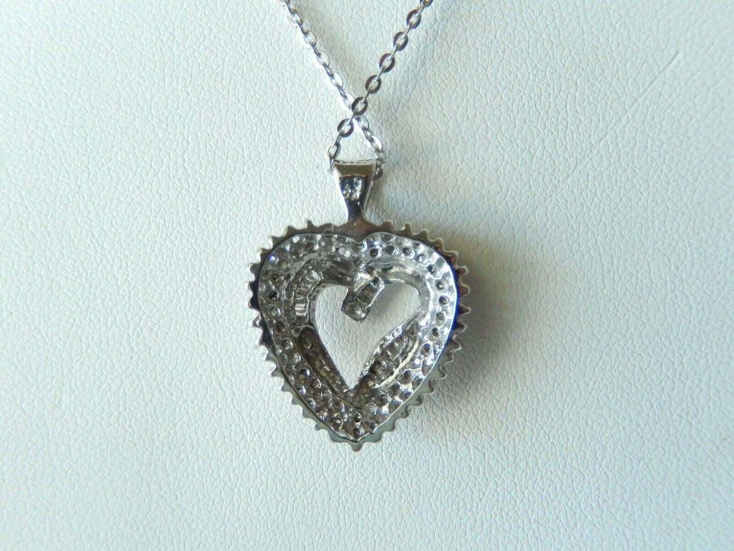 *VINTAGE* 14Kt White Gold 1.00 CT Natural Diamond Heart Pendant with 18" Chain