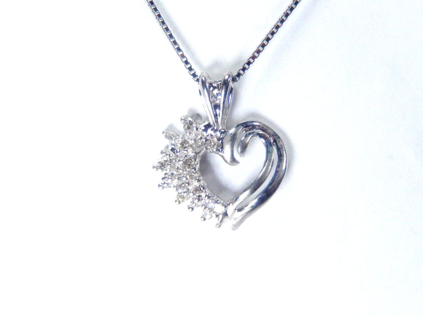 10k White Gold 1/4CT Natural Diamond Heart Pendant - w/18"chain