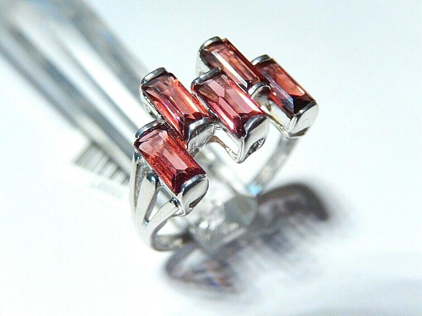 *NWT*  14K White Gold 2.50CT Genuine Natural Garnet Modern Style Ring Size 7.5