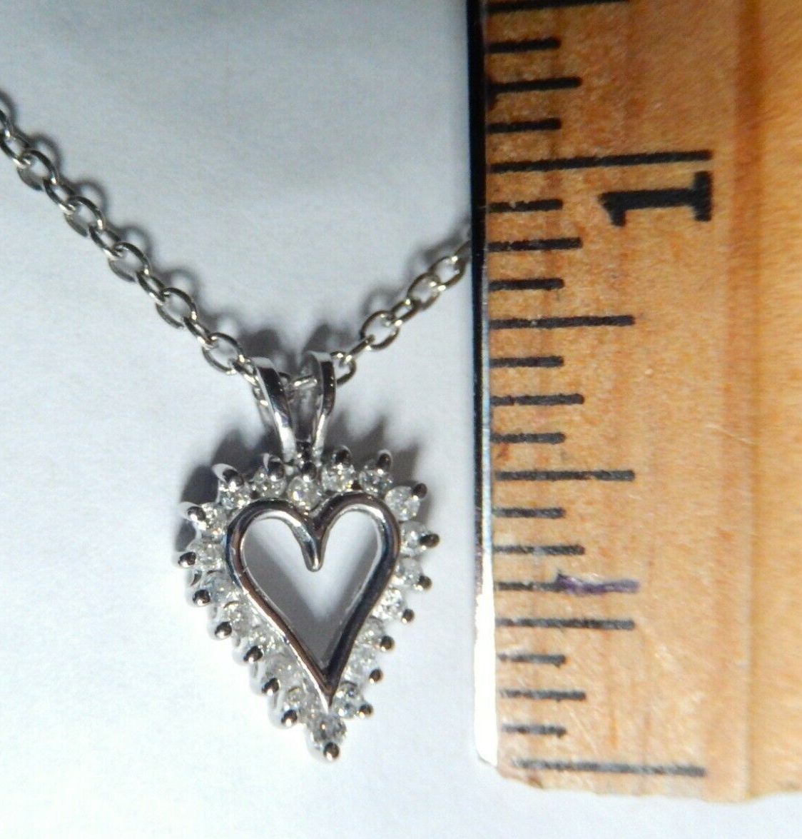 *NWT*  10k White Gold & Diamond Heart Pendant w/ 18" Chain