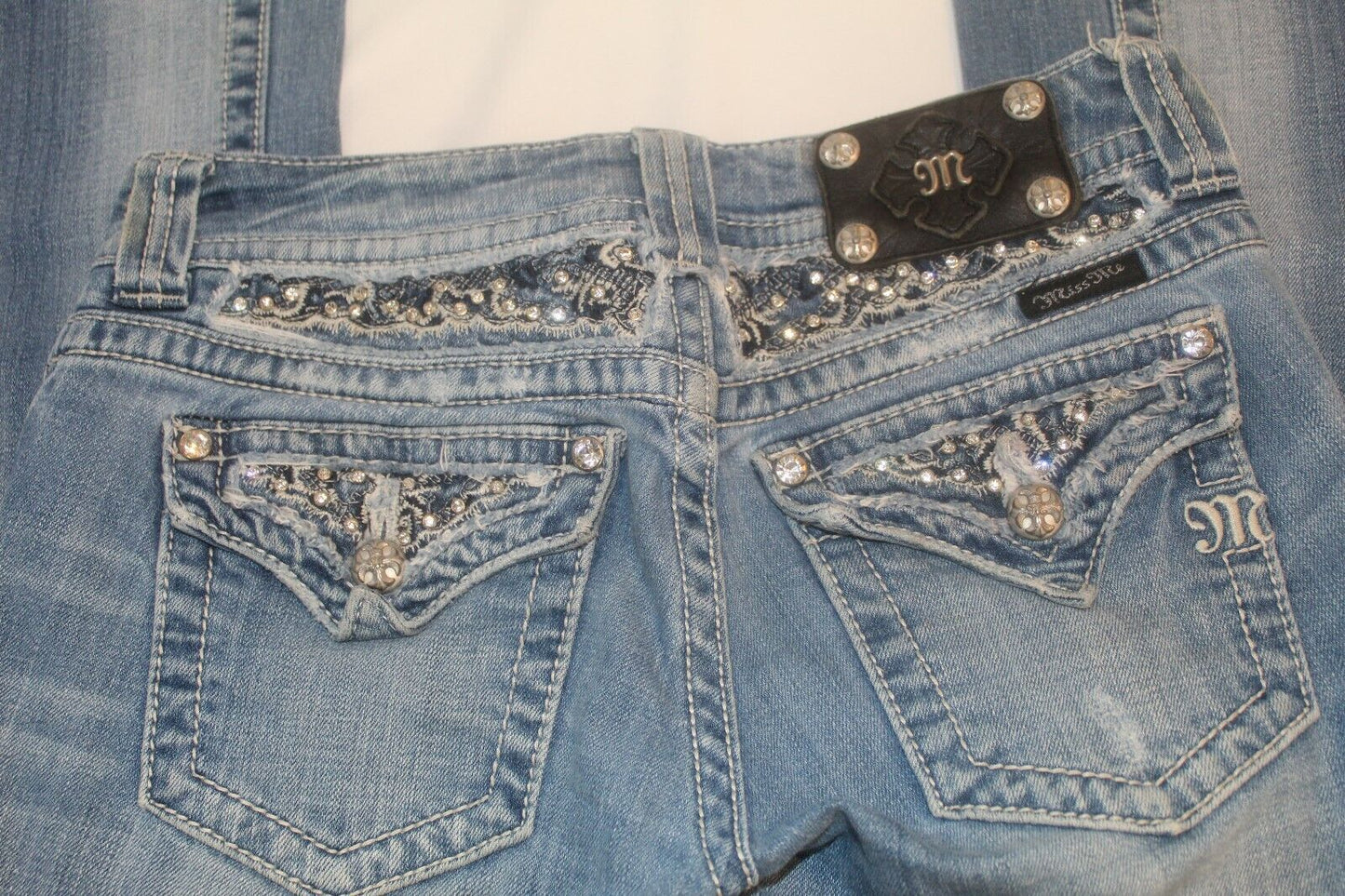 Miss Me Jeans  Beautiful Design With Crystals Boot Cut JP536582 Sz 26 x 33