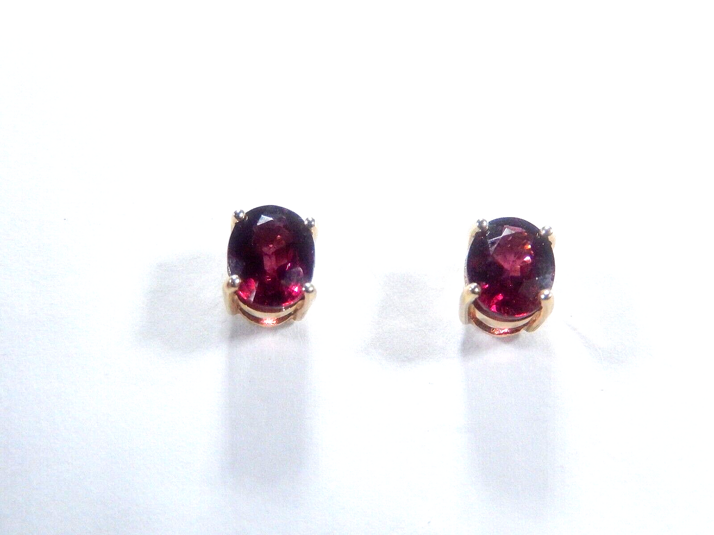 *VINTAGE*  14K Yellow Gold 2.5 CT  Oval Garnet Stud Earrings