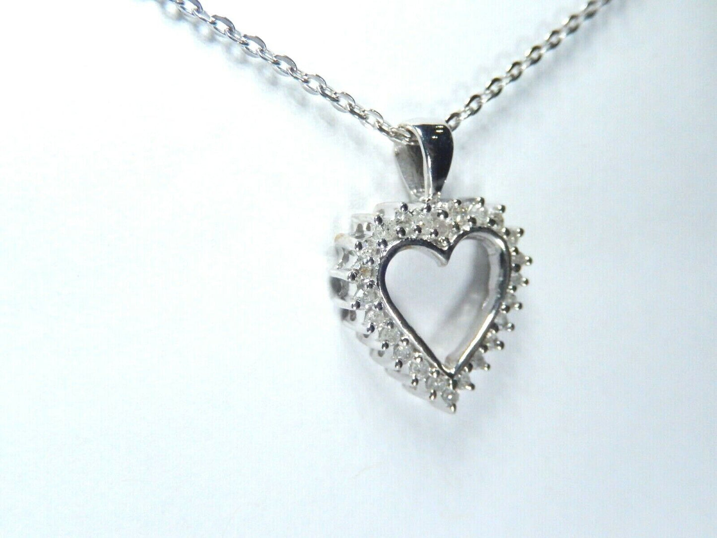 *NEW*   14k White Gold 1/4CT 25 Natural Diamond Heart Pendant w/ 18" Chain