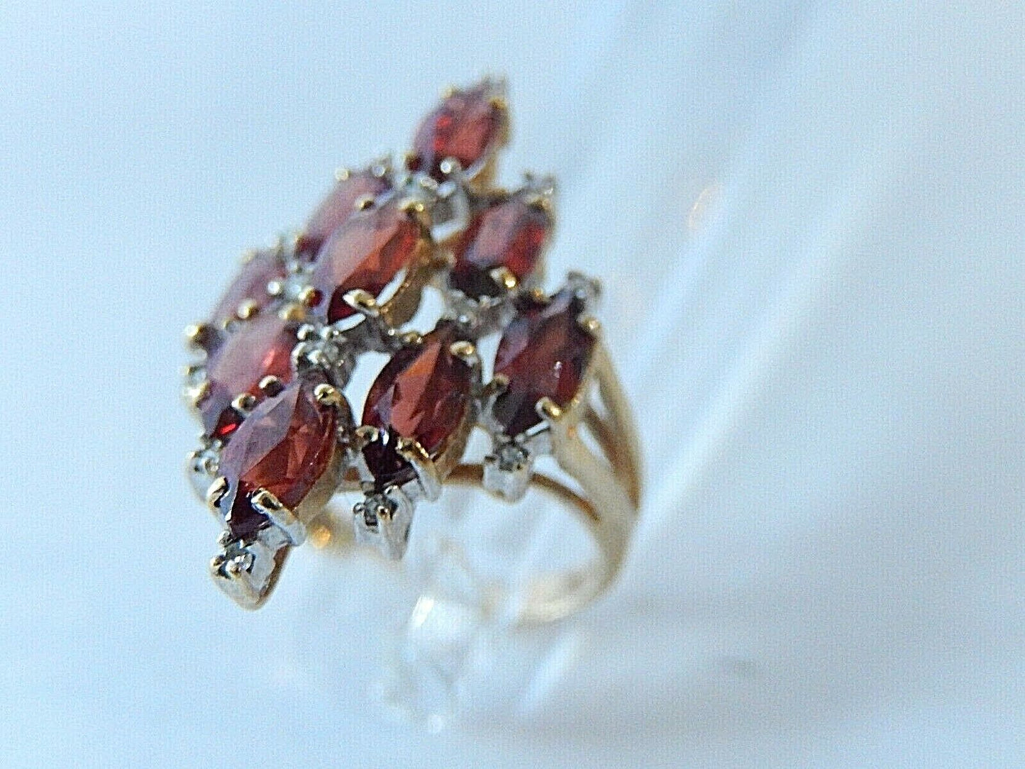 *VINTAGE* 14K Yellow Gold Stunning Red Garnet & Diamond Accent Ring Size 4.25