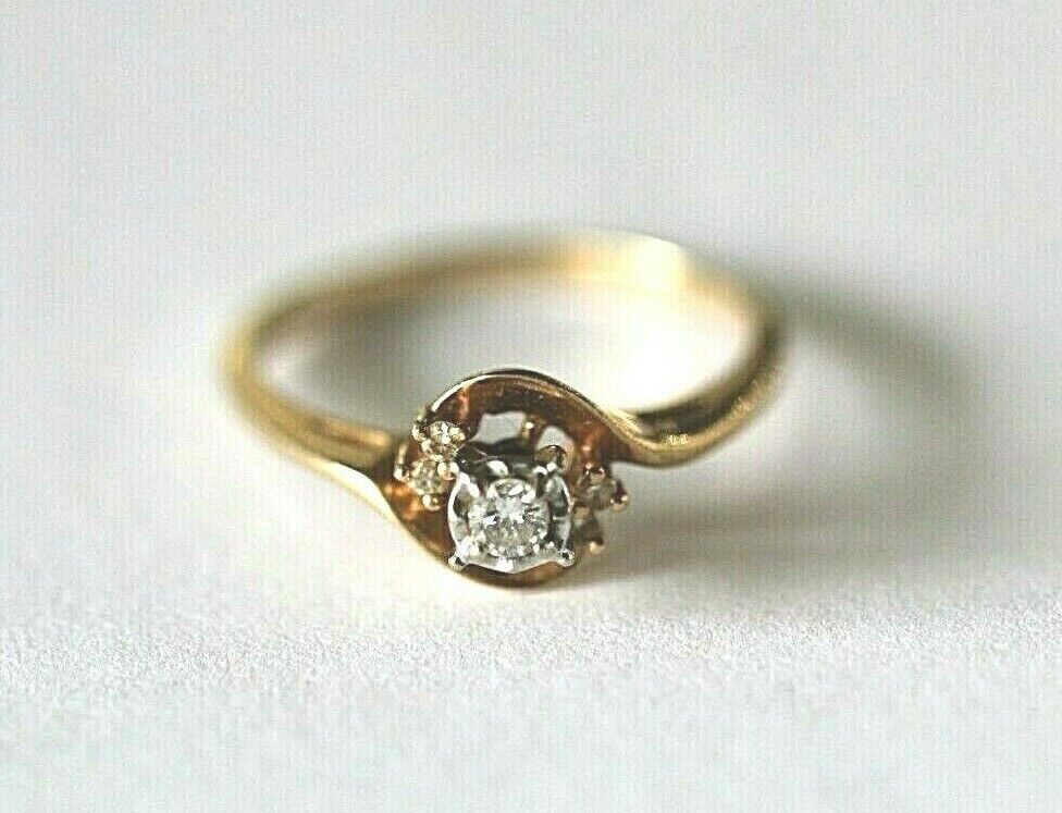 *VINTAGE*  14k Yellow Gold Natural Round Diamond Solitaire Engagement Ring Sz 8