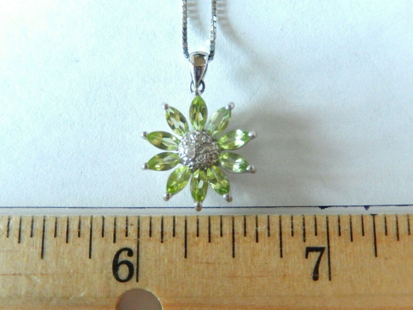 *VINTAGE*14k White Gold  Peridot & Diamond Flower Pendant w/14K WG 18" Box Chain