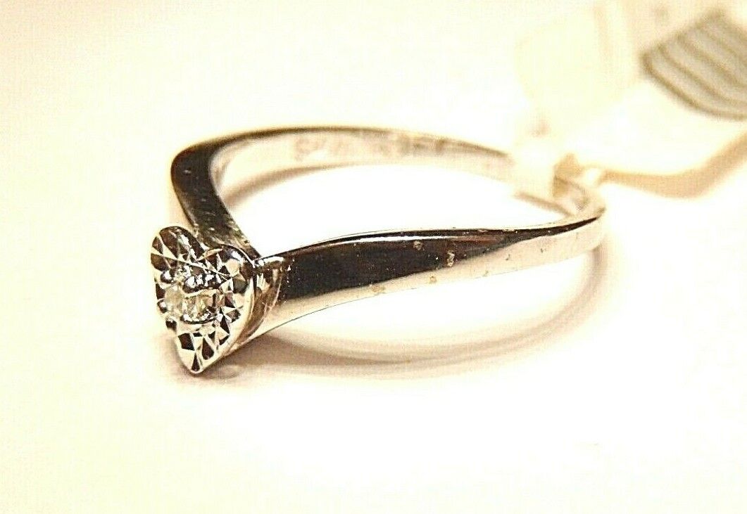 *NWT* Girls 10K White Gold  Solitaire Diamond Heart-Shaped Ring Size 3.75