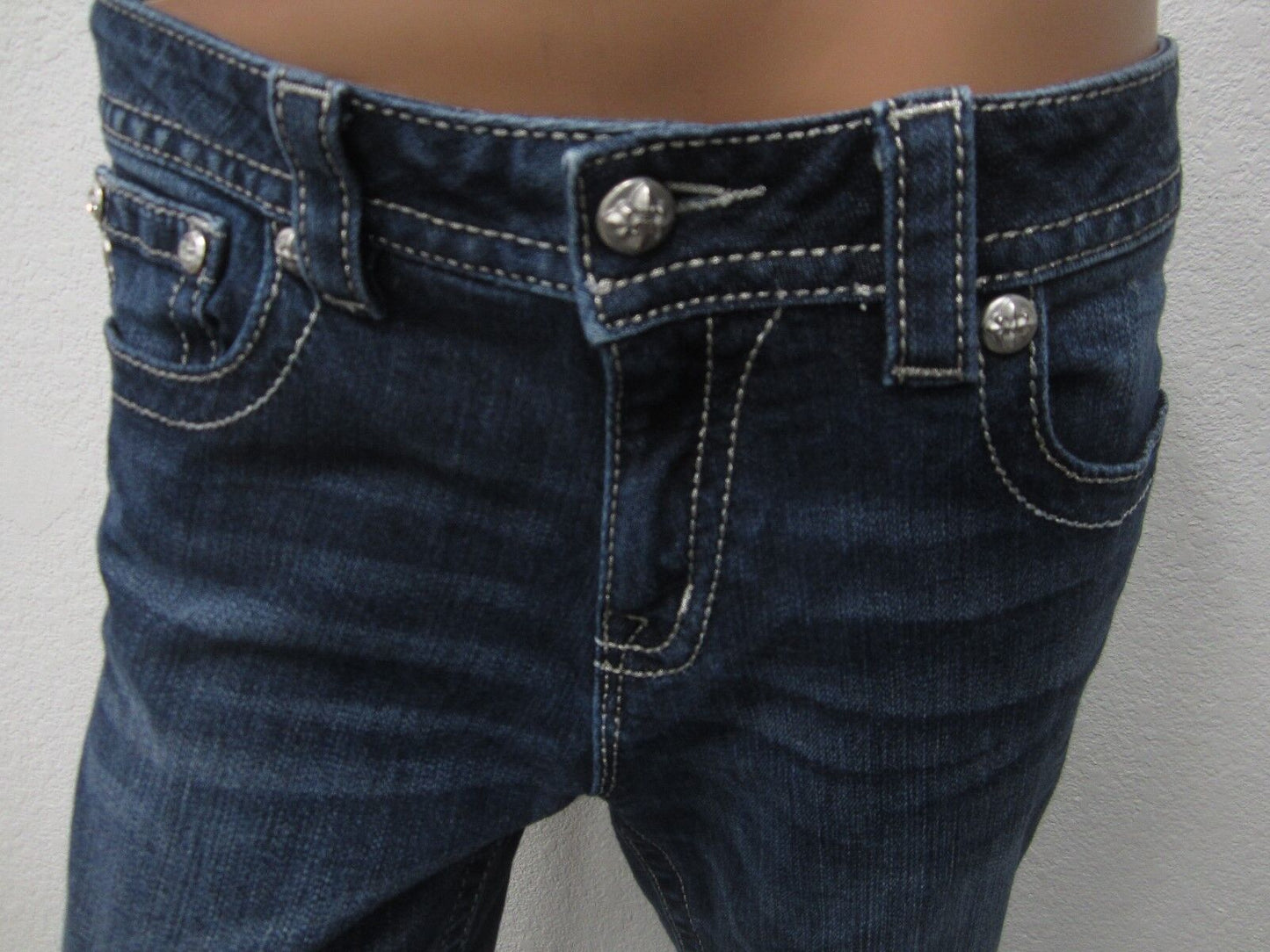 MINT MISS ME Medium Wash Boyfriend Capri Jeans Beautiful Design Pockets Sz 27x25