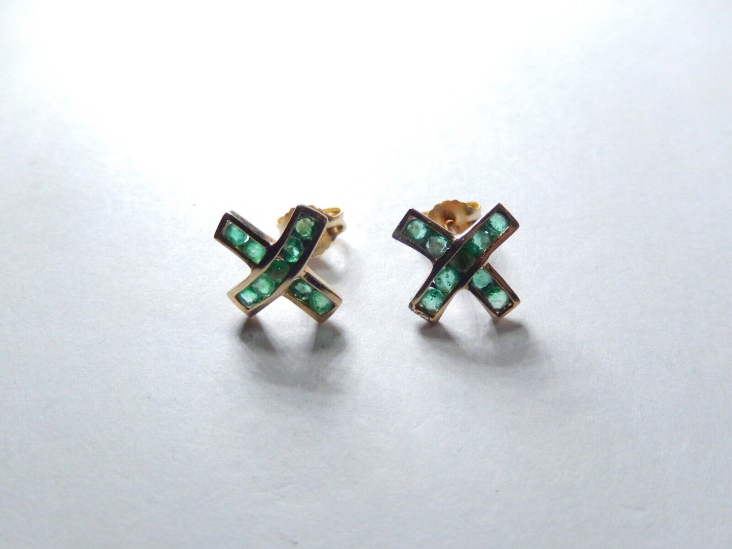 10K Yellow Gold Natural Bright Green Emerald Earrings Criss Cross "X" Shape
