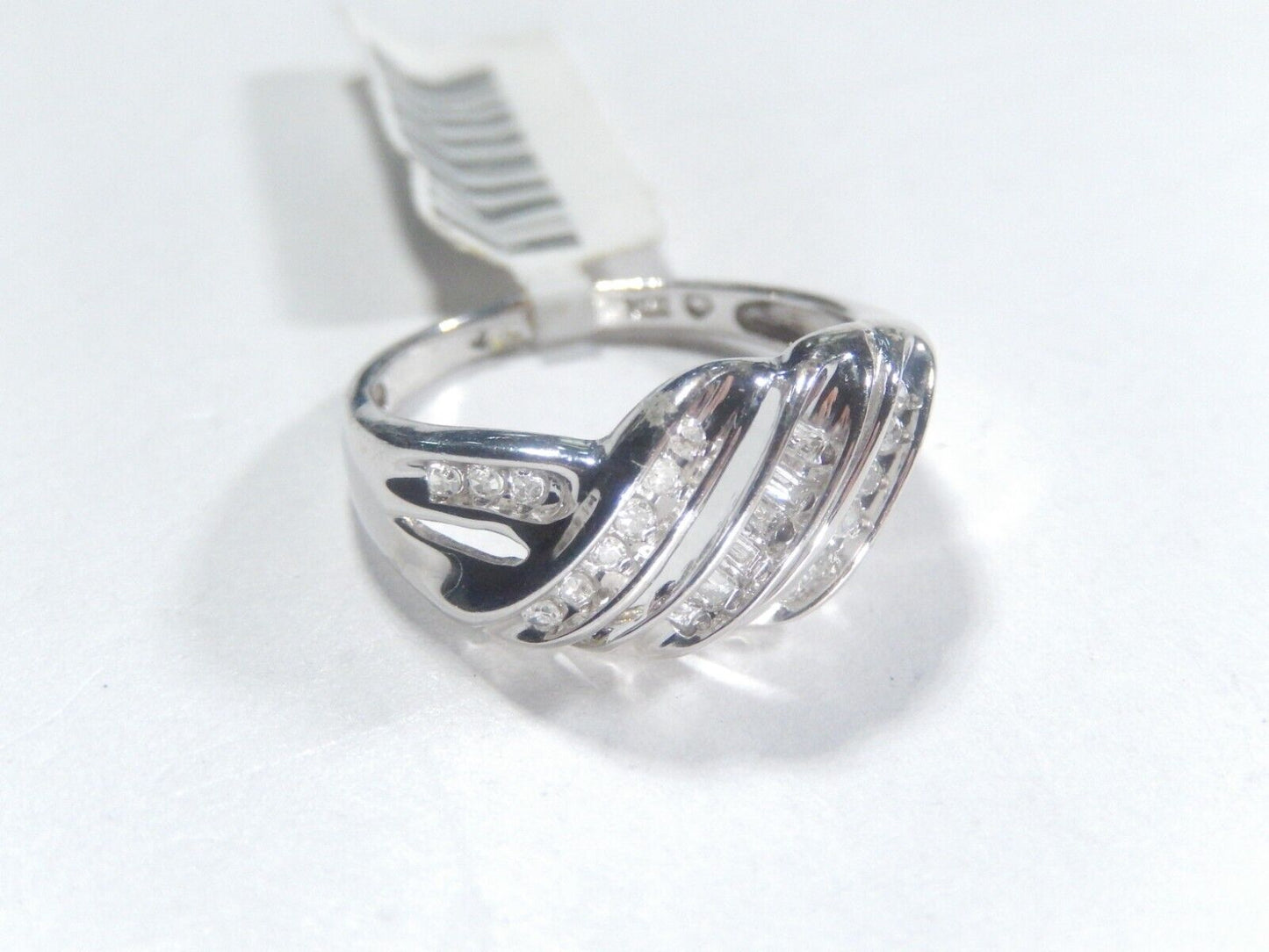 *NWT* 10K White Gold 1/4CT Round & Baguettes Natural Diamond Swirl Ring  Size 7