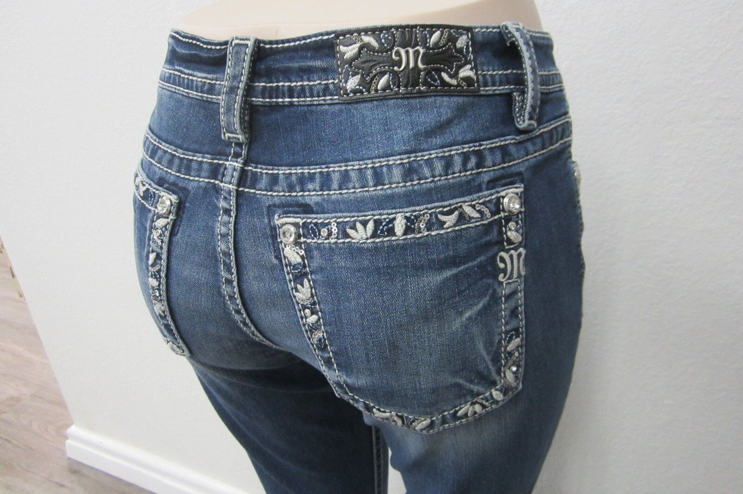 NWT Miss Me Women's CUTE Floral Embroidered Border Jeans - Boot Cut  - MY3013B2