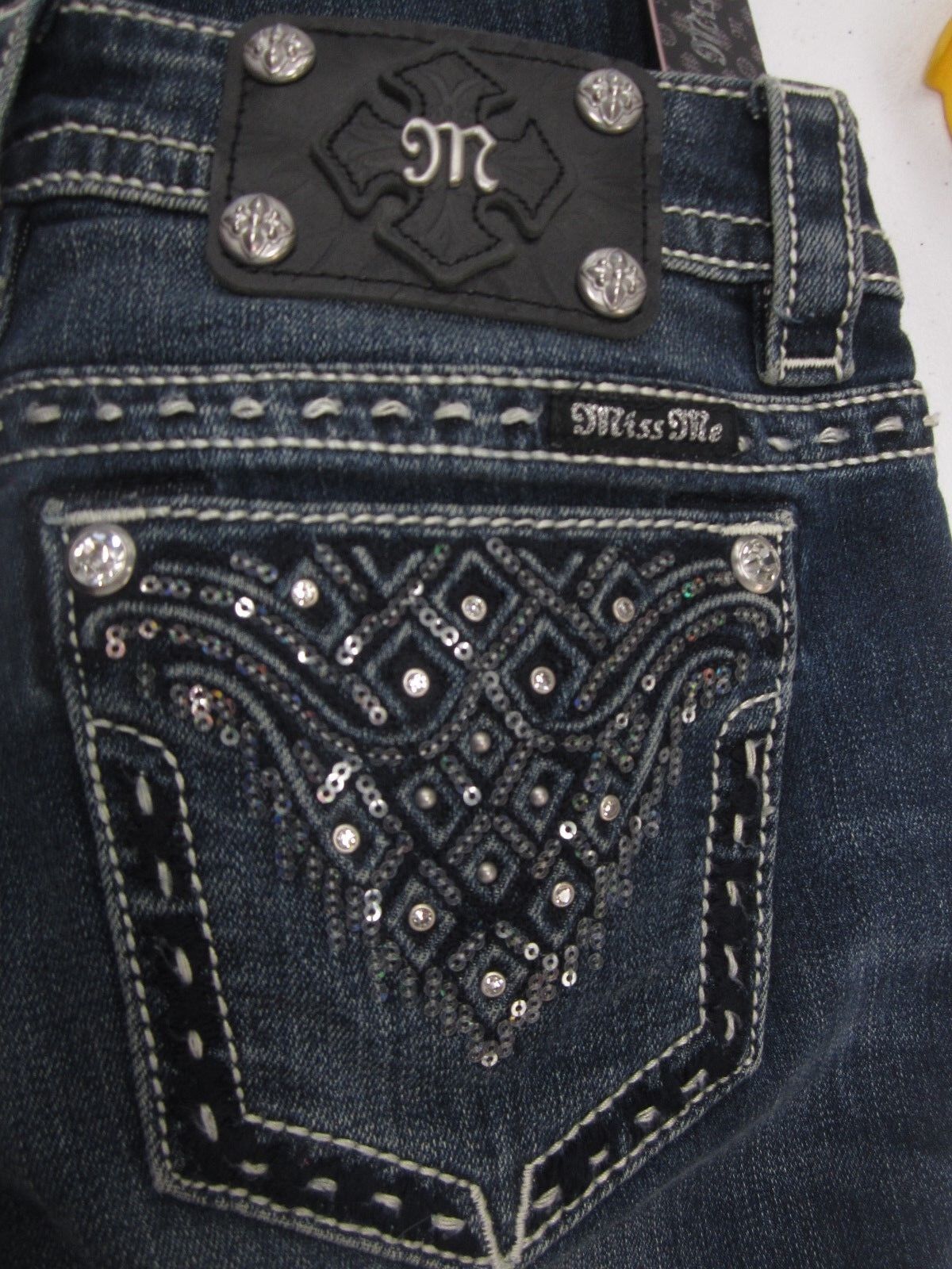 NWOT MISS ME Signature Straight JW9012T3V Womens  Embellished PocketsJeans 24x32