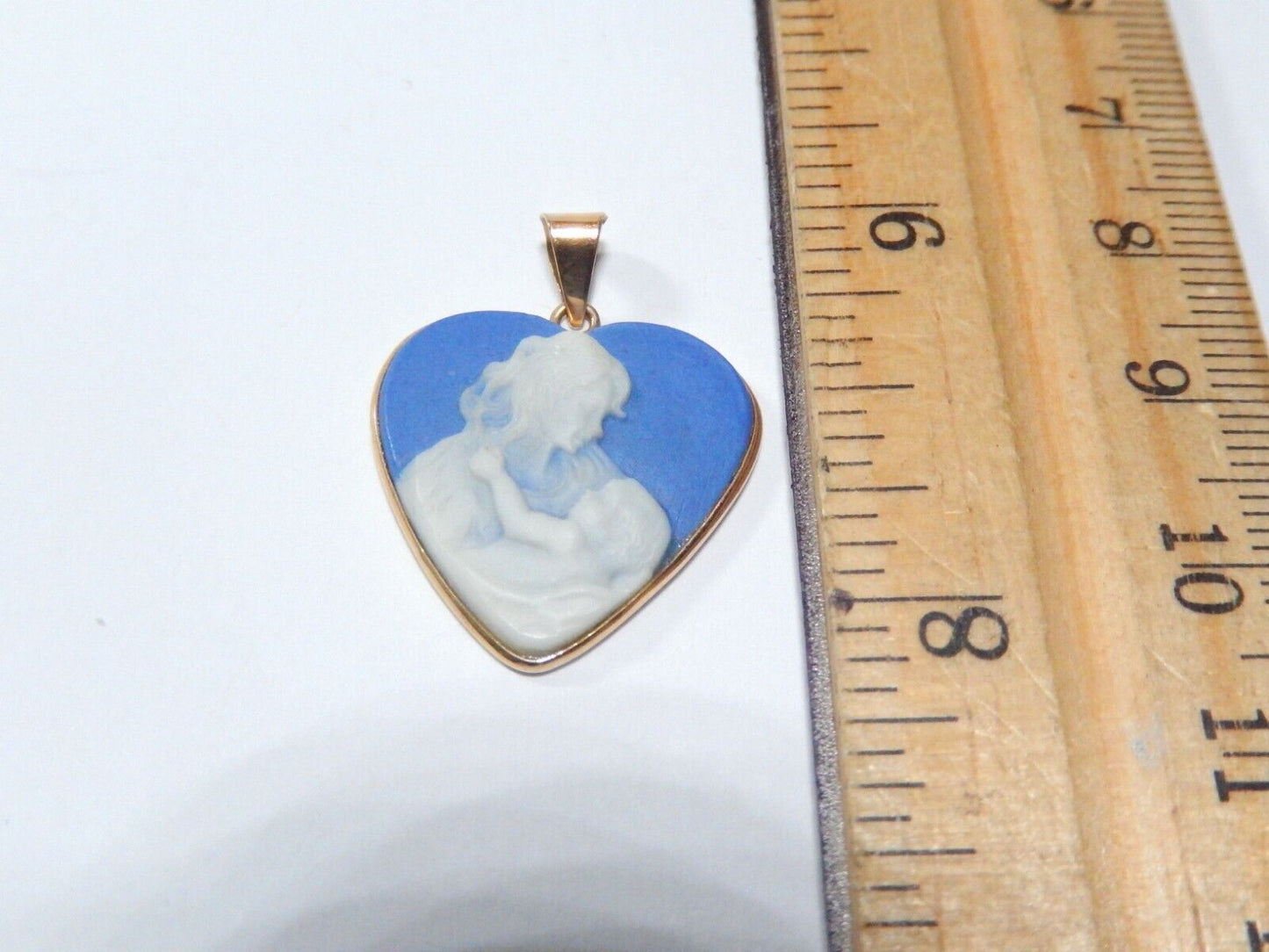 *VINTAGE*  10K Yellow Gold Mother Child Carved Cameo Heart Pendant 1 1/8" x 7/8"