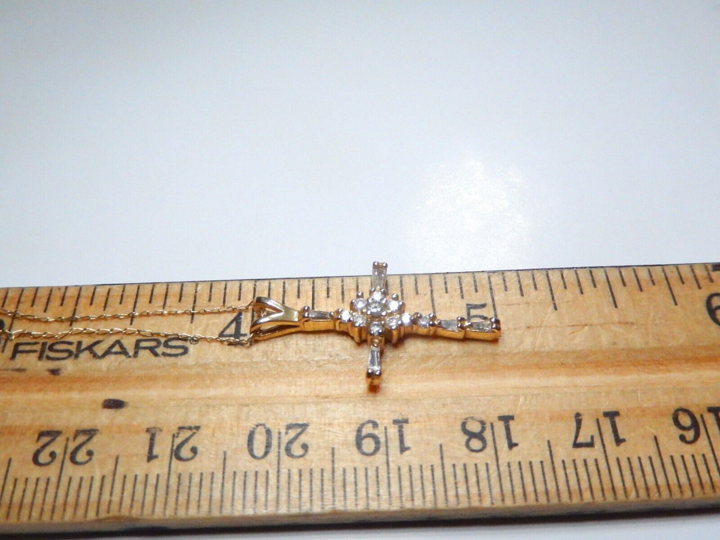 *VINTAGE*  14k Yellow Gold  .33CT Diamond Cross Pendant w/16" Chain