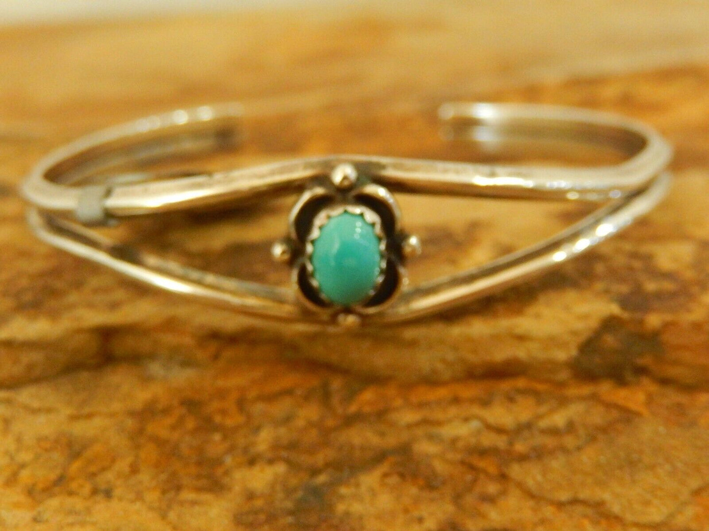 Vintage  Southwest  Turquoise Sterling Silver Cuff Bracelet