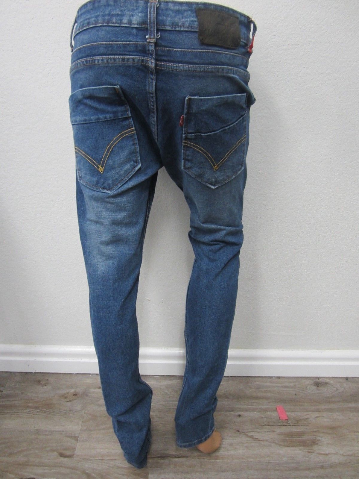 VERY NICE LEVI'S Women's REDLOOP Med Blue Skinny Cotton Denim Jeans Size 27 X 32