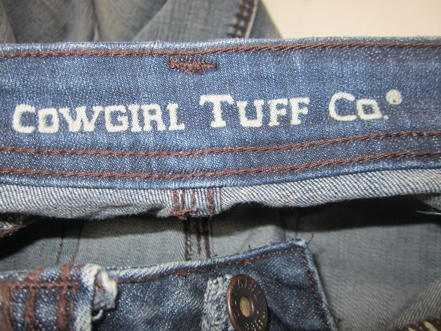 NWOT COWGIRLTUFF Copper Bling Jeans Womens Capri Distressed Stretch Sz 26 x 24