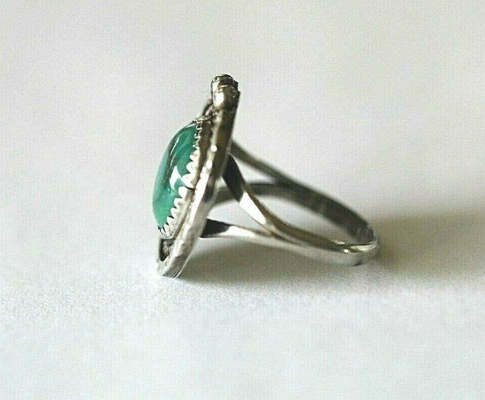 *VINTAGE*  Navajo Turquoise Sterling Silver Native American Ring Size 9