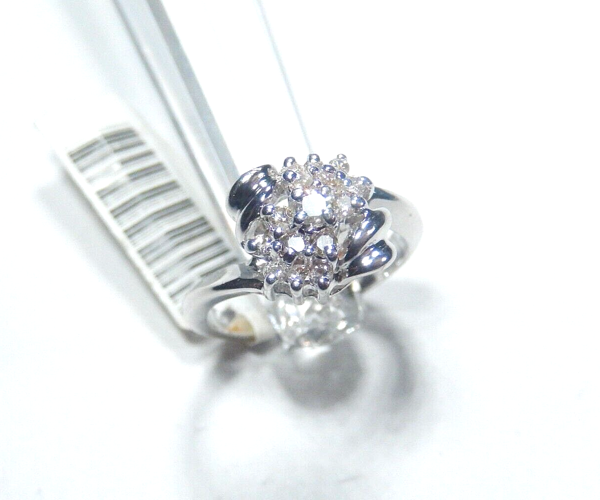 Gorgeous Ladies 14K Gold 1/4 Ct Round Diamond Cluster Ring Sz 4.5