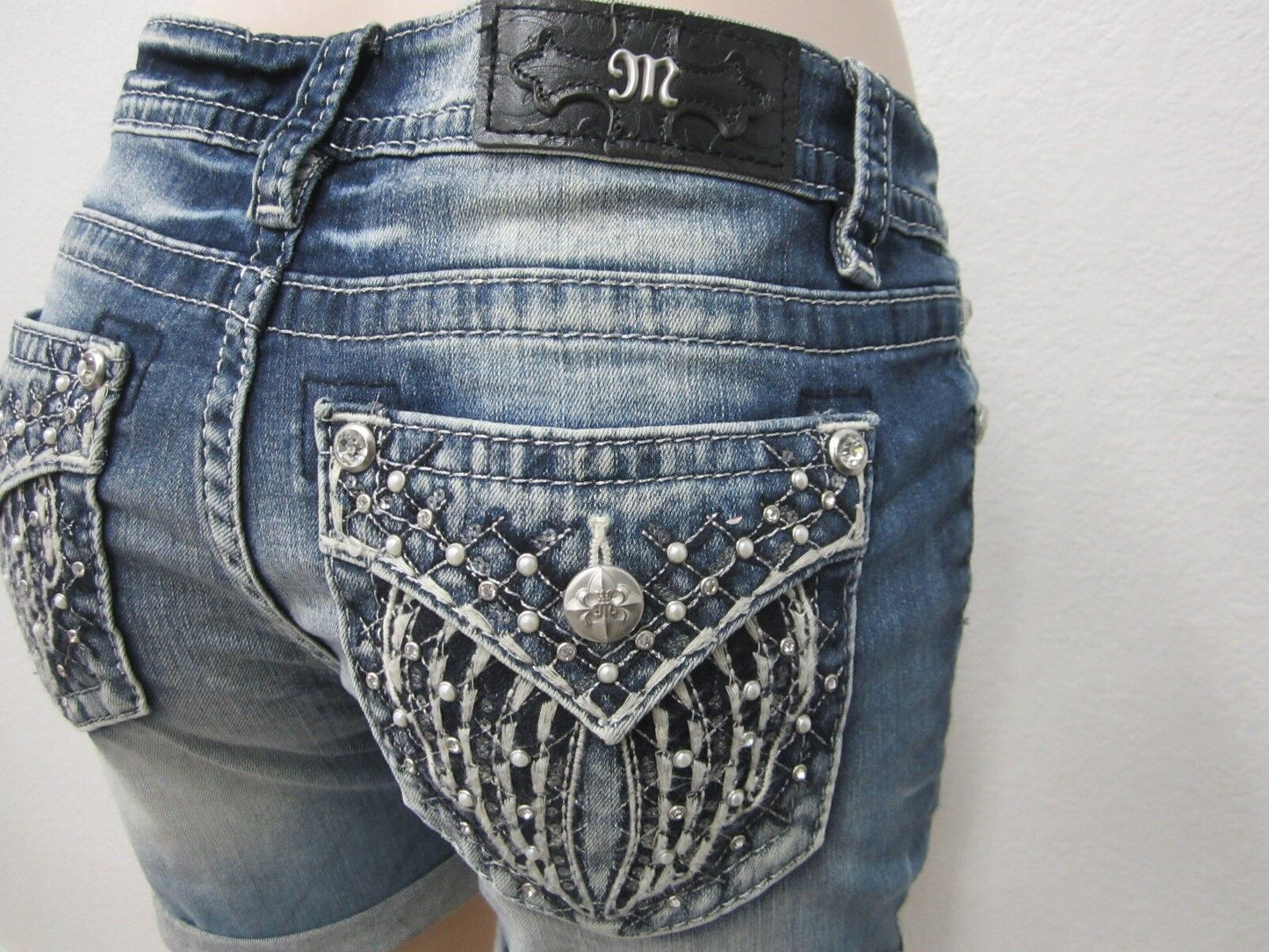 NWT Women's Miss Me Mid Shorts Cuffed Pearl & Crystal WingsBLING M3198D Sz 27x5"