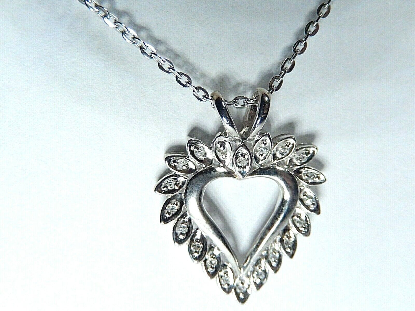 *NEW*  10K White Gold  .25CT 19 Natural Diamond Heart Pendant w/18" Chain