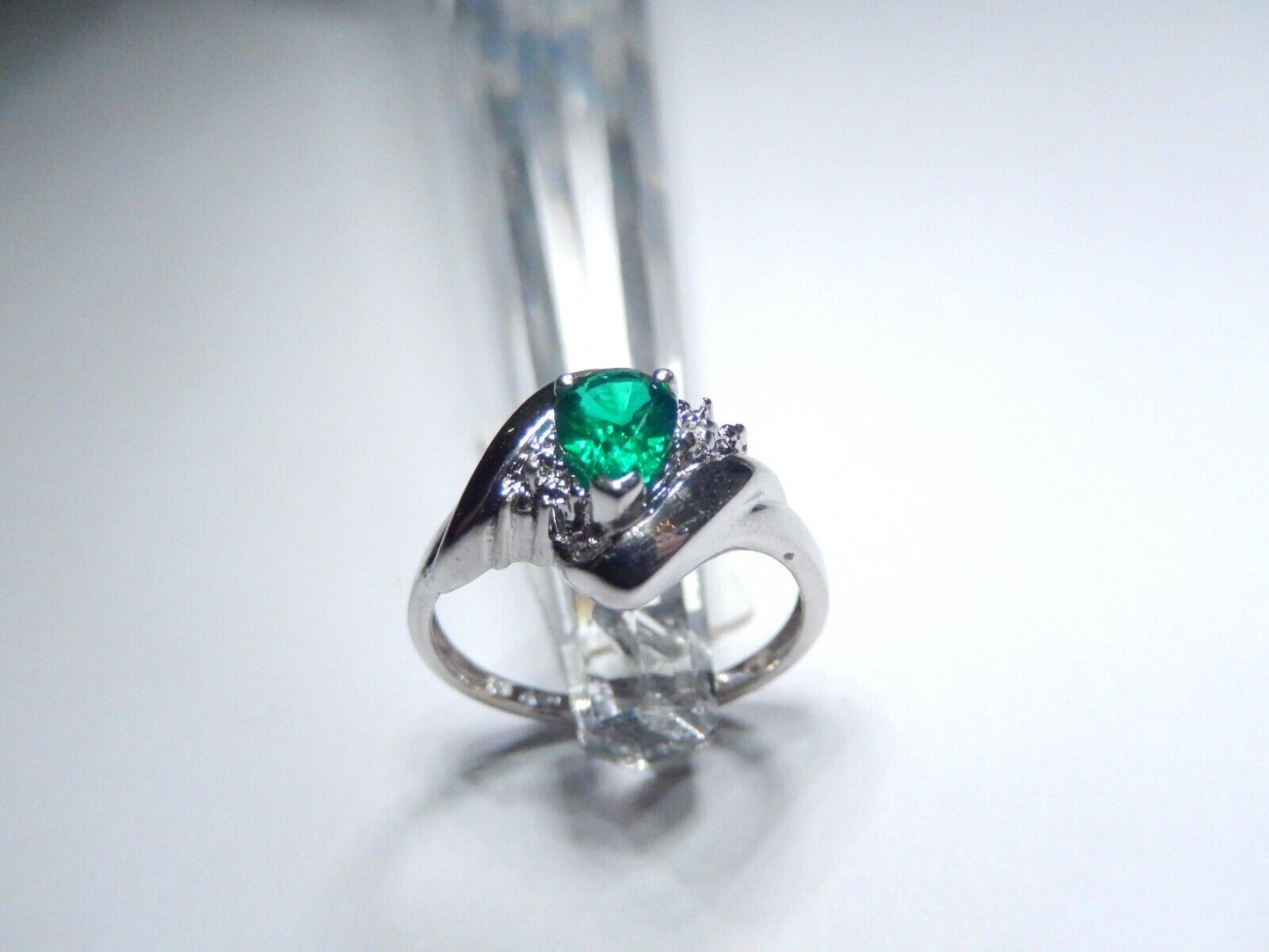 *NWT* 10k White Gold .50CT Lab Created Emerald and Diamond Accent Ring Sz 7