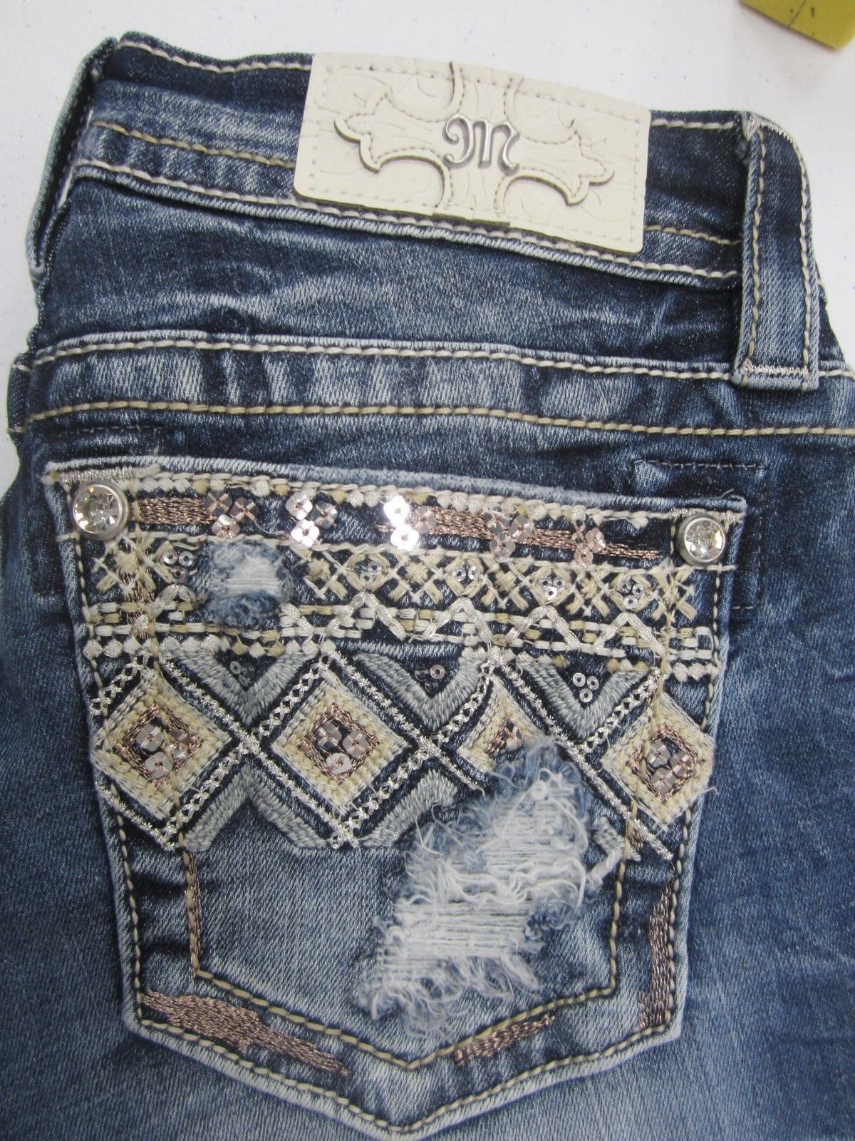 NWT MISS ME WOMEN'S MID RISE CAPRIS,  MEDIUM BLUE,  MP8600P4  SIZE 27 X 20