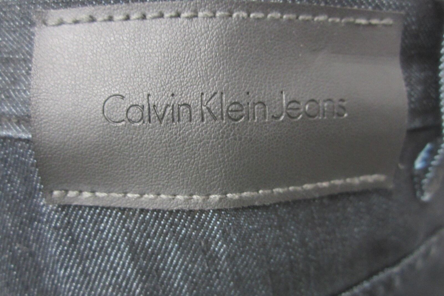 *NWOT* Calvin Klein Women’s Slim Straight Jeans Dark Wash Denim Size 14 x 28.5"L