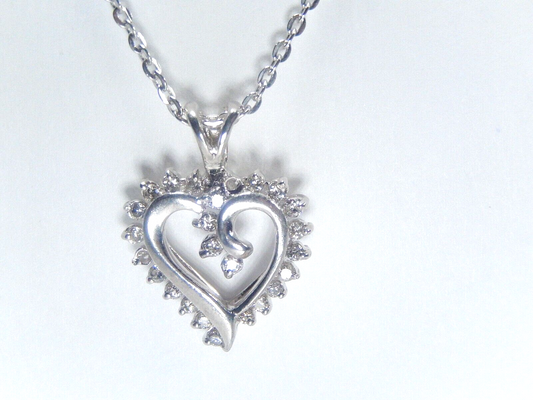 *VINTAGE*  10K White Gold 1/4CT 25 Diamond Heart Pendant w/18"chain