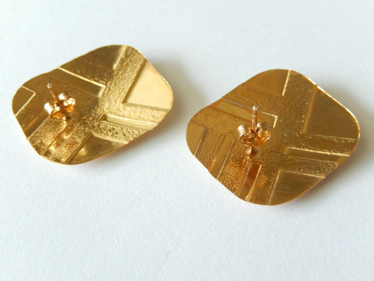 14kt Solid Yellow Gold Rectangle Design Decorative Post Earrings 1" x 15/16"