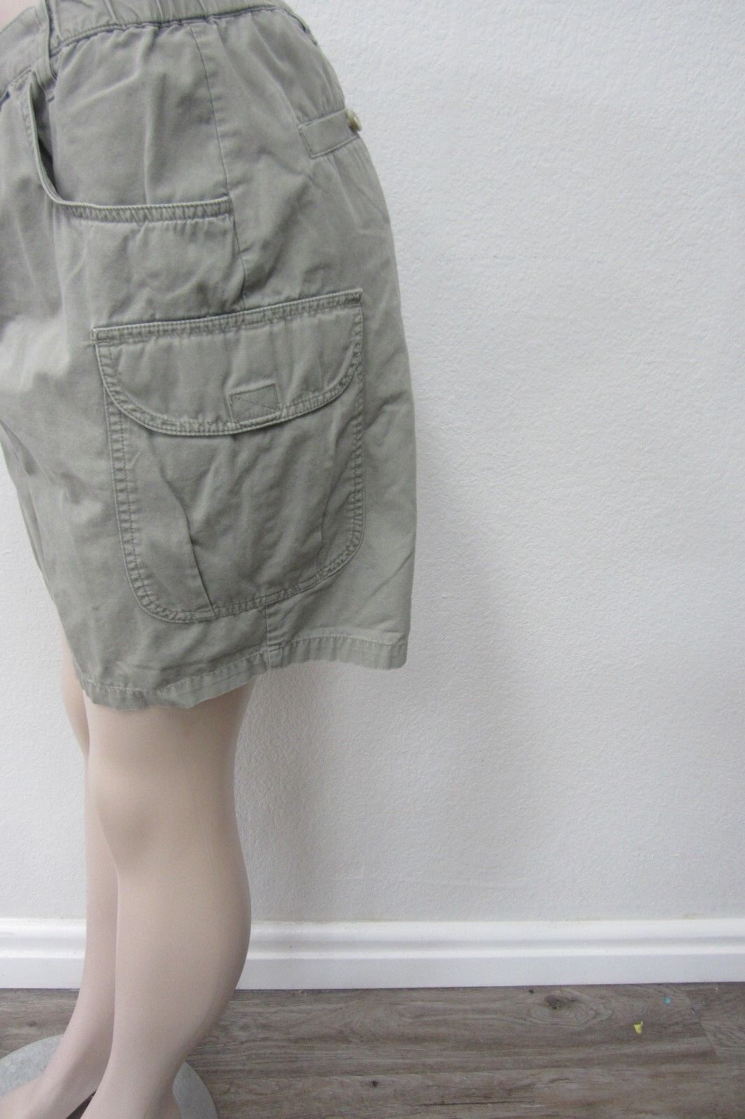 *NICE*  COLUMBIA  Mens  Khaki Technical Outdoor Hiking Cargo Shorts Size W32