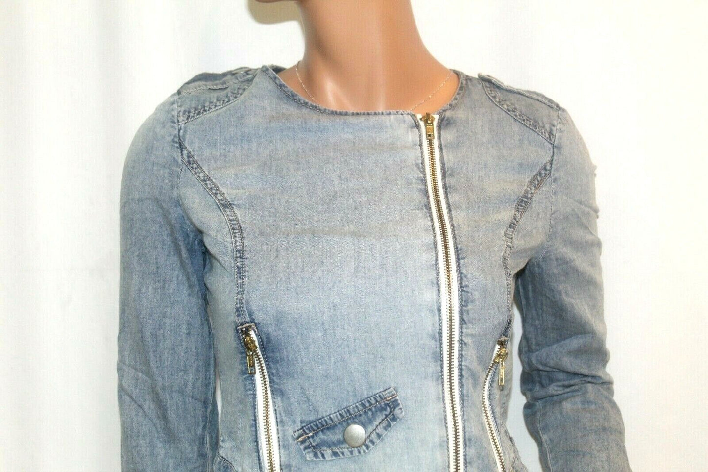 *NWT* $59.  Gianni Bini Women Fabulous Denim Jacket w/Lots of Zippers Sz Small